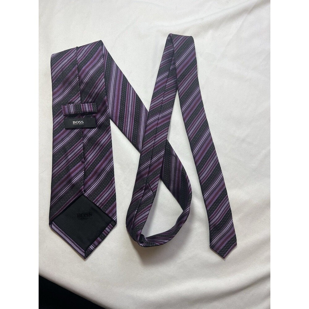 HUGO BOSS Men's 100% Silk Necktie LUXURY Tie Purple Striped W: 3 1/2”